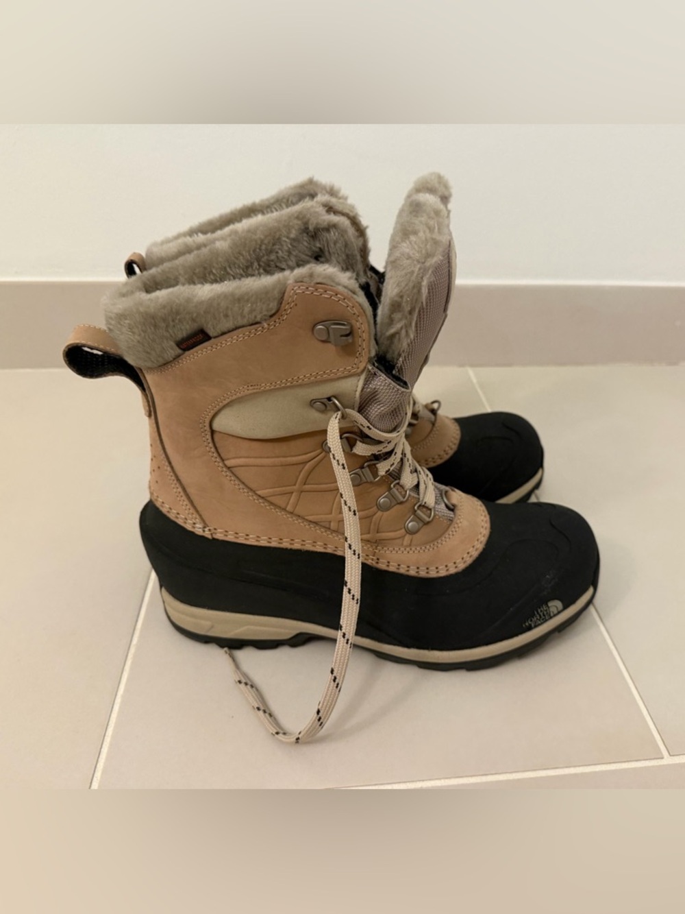 The North Face Shearling-Lined Snow Boots - Tan and Black